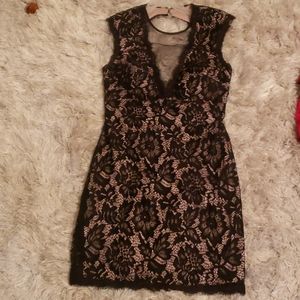 Beautiful over the knee Betsy&Adam  lace dress